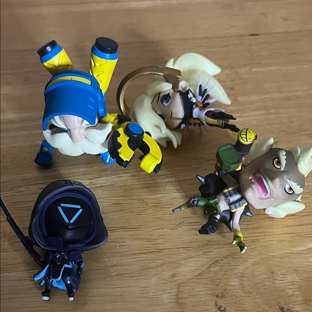 😄(4) over watch figures cute but deadly series